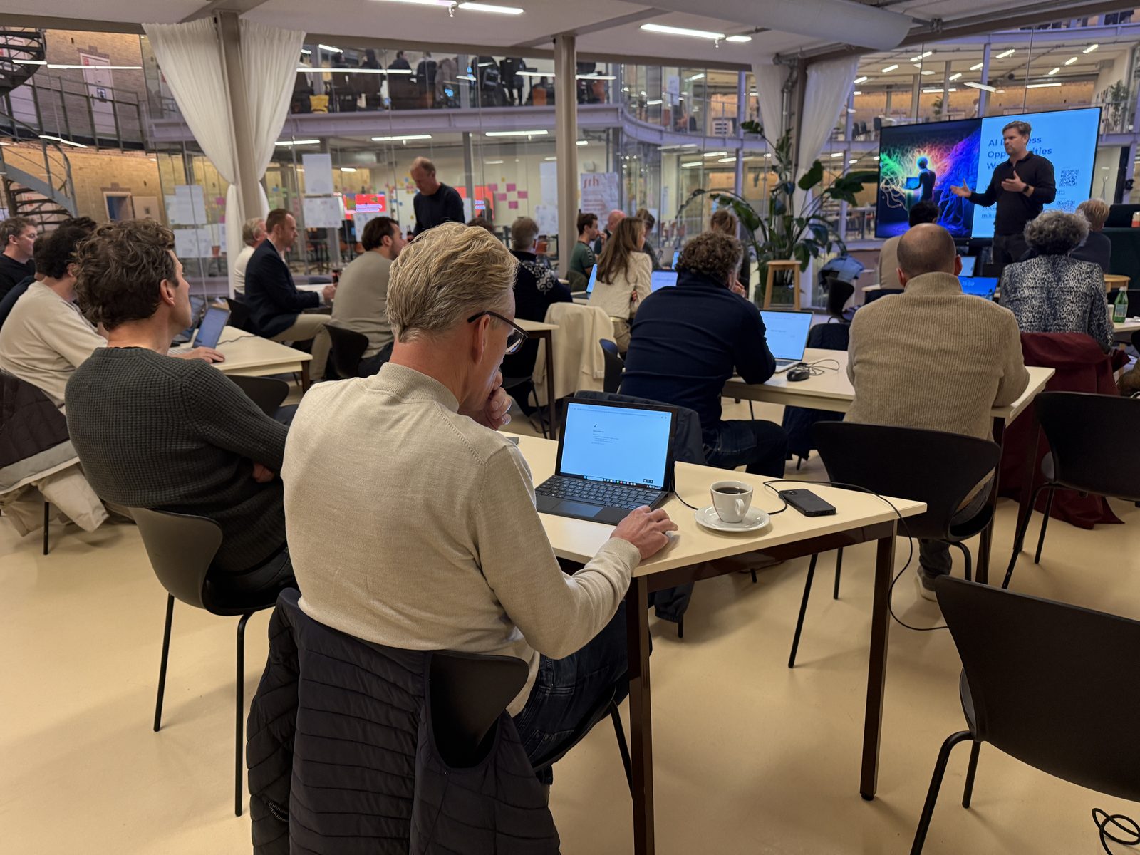 Deelnemers tijdens een AI FiT Crash Course in De Koepel